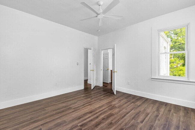 Building Photo - Where Vintage Vibes Meet Modern Mojo—Rent This Rare Historic 4BR/2BA Duplex in Norfolk’s Park Place