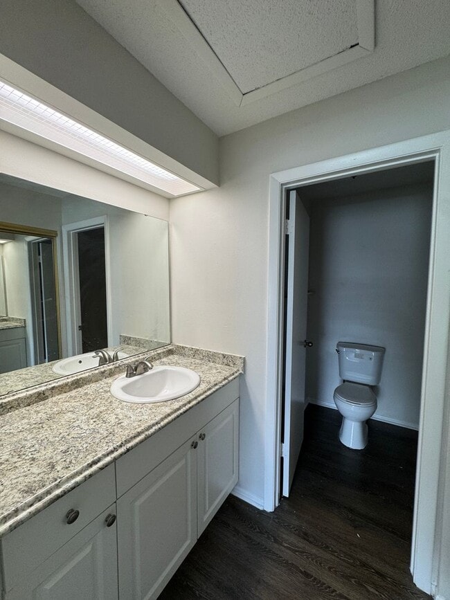 Building Photo - Newly Remodeled 2/2 in Pine Shadows Condom...