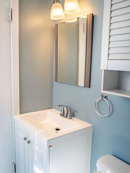 Second floor bathroom - 225 Cooper St