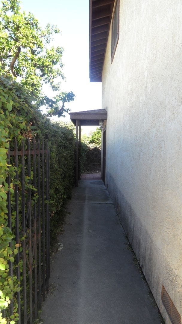 Building Photo - Clark 157-161