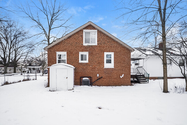 Building Photo - Charming 3-Bedroom Brick Home