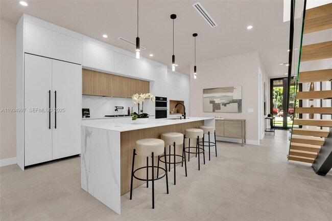 Building Photo - 921 NE 17th Terrace