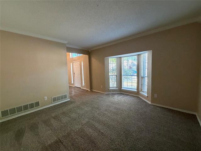 Building Photo - 706 Willow Oak Dr