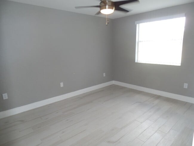 Building Photo - 2851 N Oakland Forest Dr