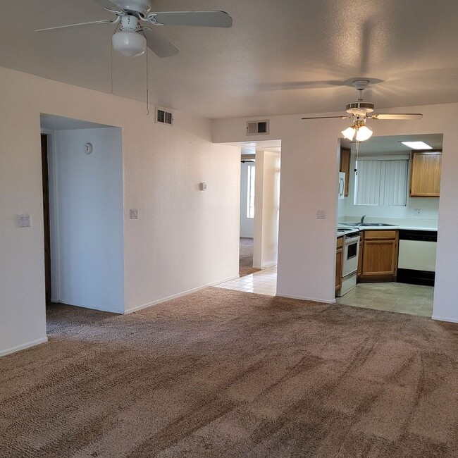 Building Photo - !!REDUCED RENT!!! Condo, 2 Bedroom, Southside