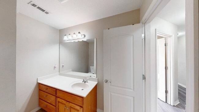 Building Photo - 5005 David Dr