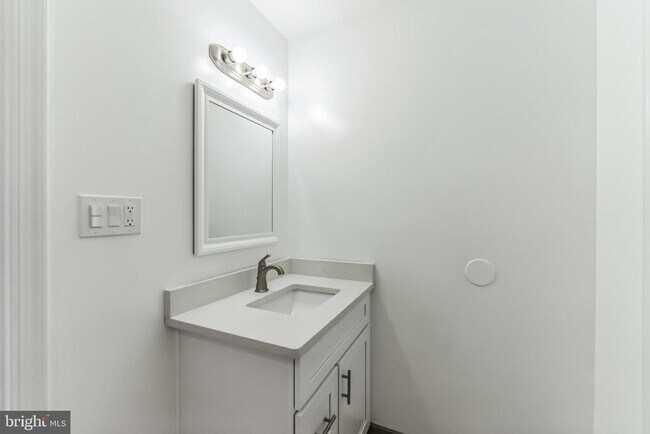 Building Photo - 630 Clearwater Ct