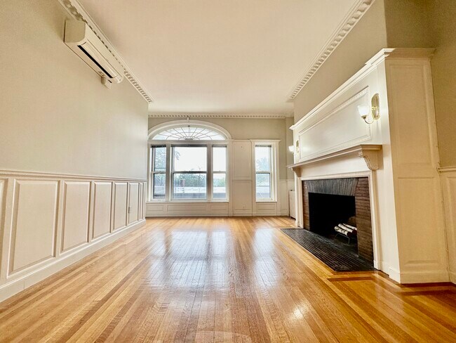 Building Photo - 472 Beacon St