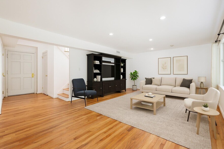 Building Photo - 743 10th St