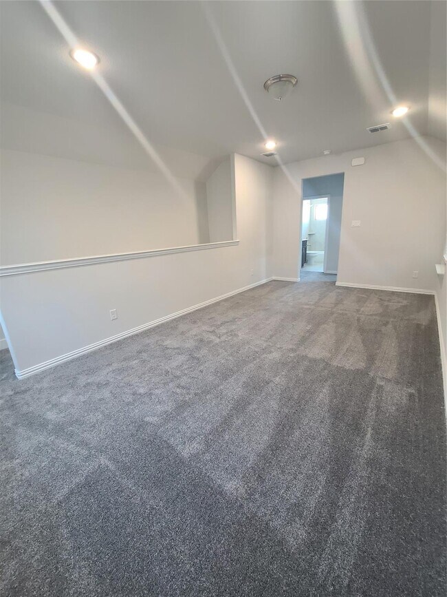 Building Photo - 525 Hillcrest Cir