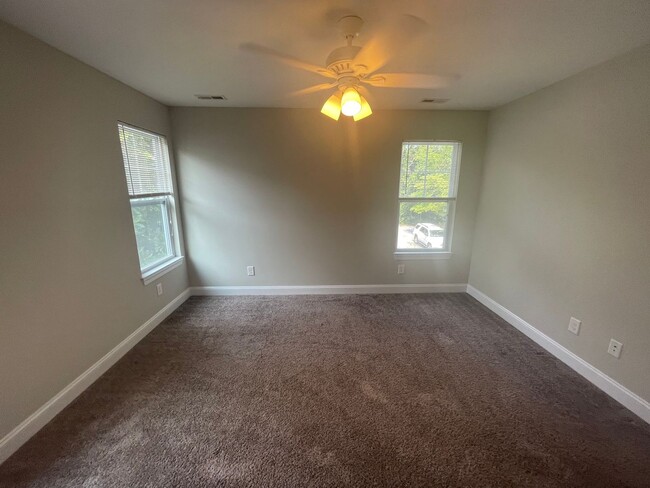 Building Photo - 3 Bed 2.5 Bath Single Family Home
