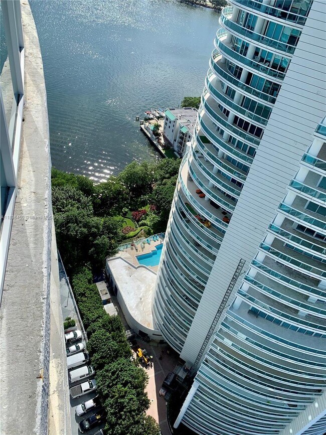 Building Photo - 2101 Brickell Ave