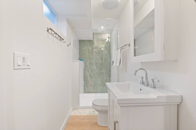 Building Photo - 35 Toylsome Ln