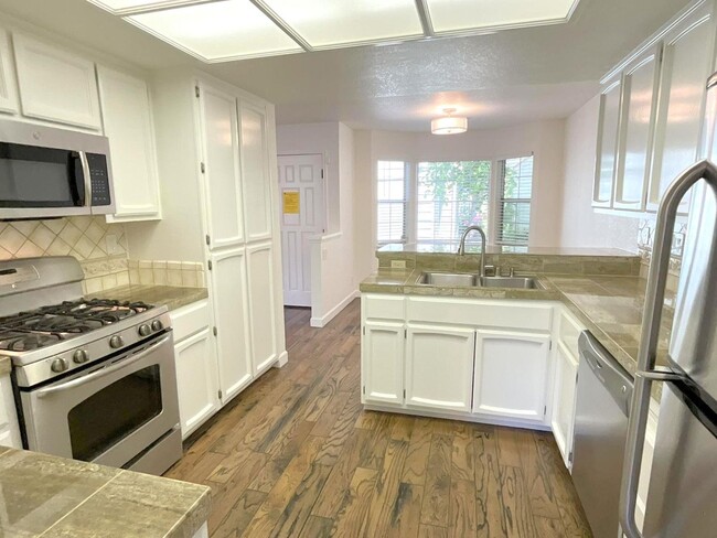 Building Photo - Wonderful Townhome In Walnut Creek Near He...