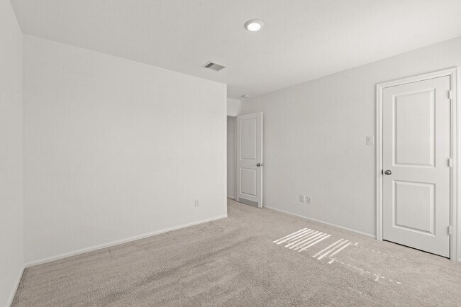 Building Photo - 5026 Lavaridge Dr