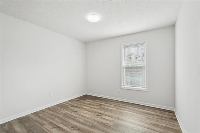 Building Photo - 240 Plantation Glen Ct