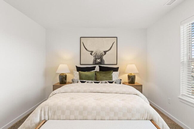 Building Photo - 7475 W Swain Ln