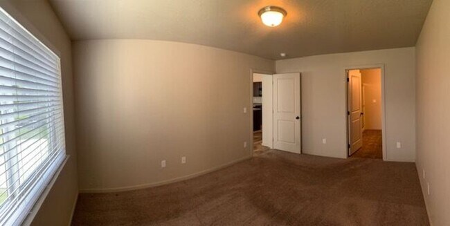 Building Photo - 1183