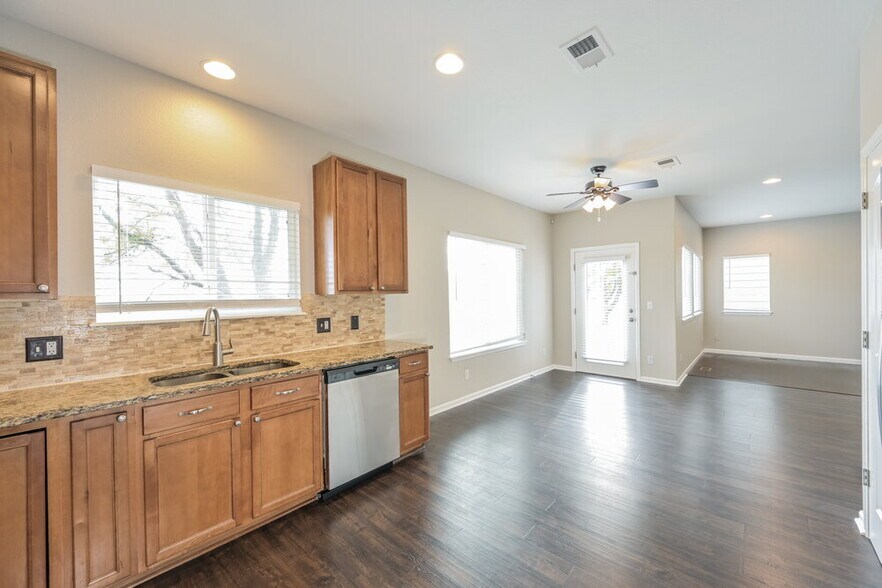 Building Photo - 3537 E 141st Pl