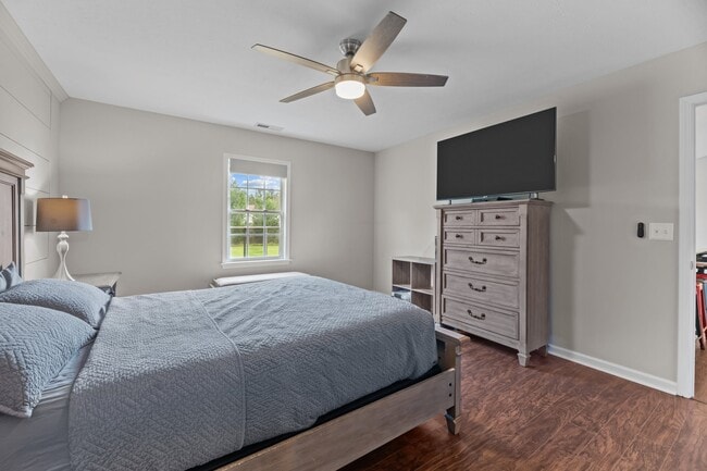 Building Photo - 131 Oakley Dr