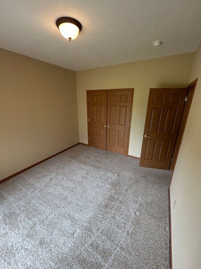 Building Photo - Modern & Spacious 2-Bedroom Ranch Condo – Available Soon in Troy, OH!