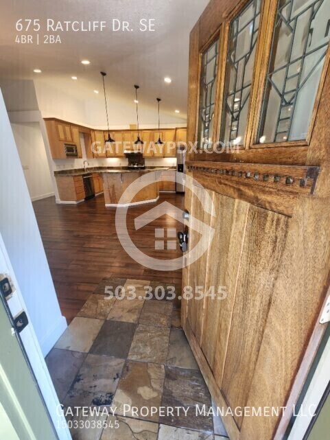 Building Photo - 675 Ratcliff Dr SE