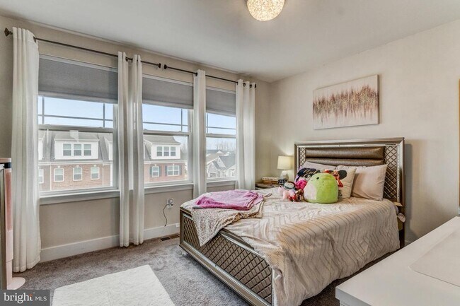 Building Photo - 11716 Emily Dickinson Pl