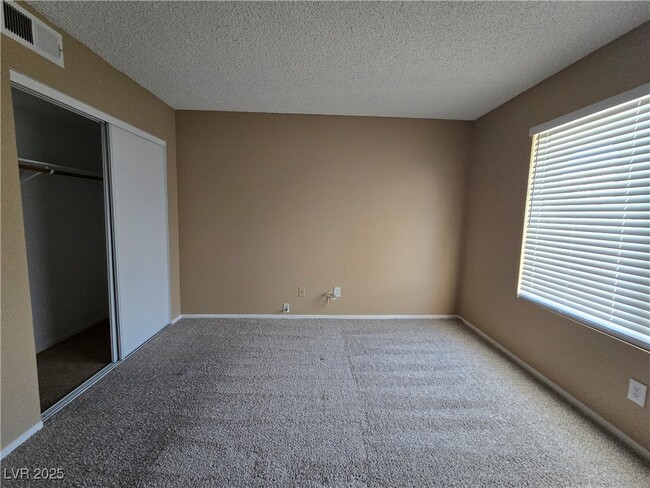 Building Photo - 1575 W Warm Springs Rd
