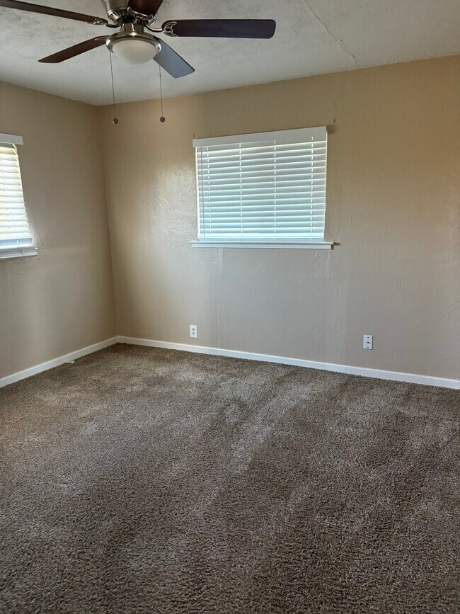 Building Photo - 6832 E Harvey Ave