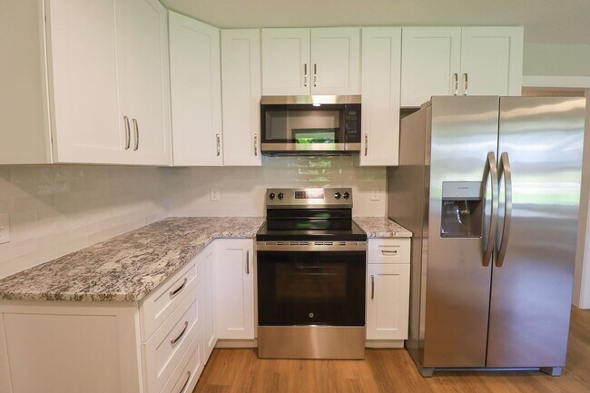 Building Photo - Beautifully Redone 3 Bedroom South Tulsa H...