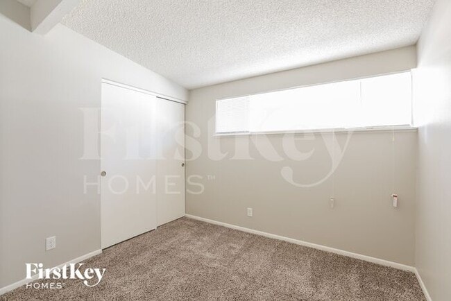 Building Photo - 6301 Fairwood Ave