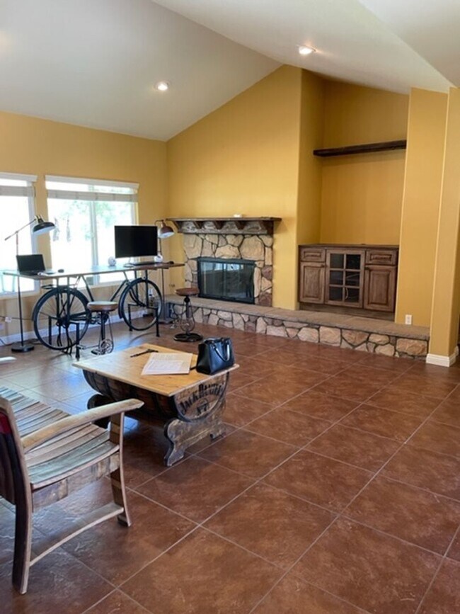 Building Photo - Wine Country awaits