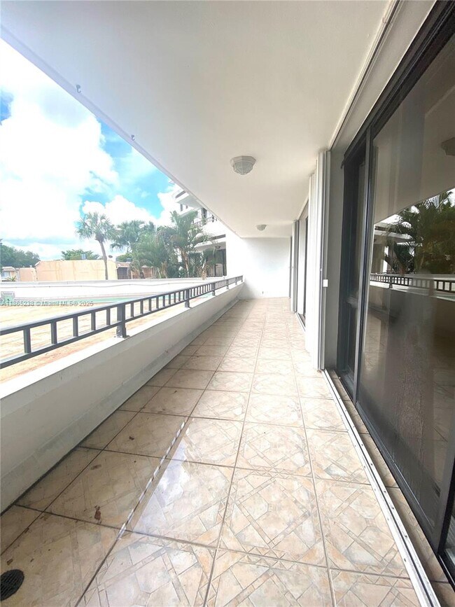Building Photo - 13953 Kendale Lakes Cir