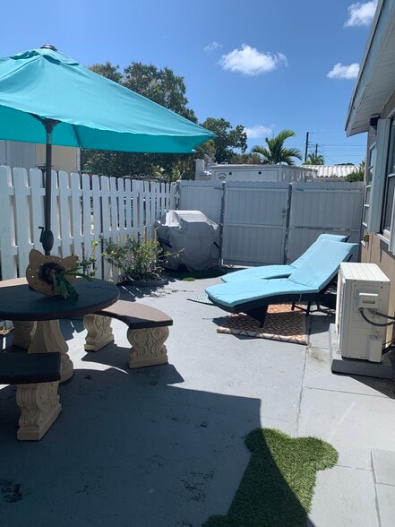 Building Photo - 1625 Wilson St