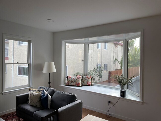 Building Photo - Viewing Schedule: Please call Shami at (415) 225-2543 to schedule a viewing.