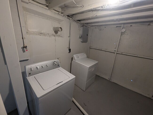 Building Photo - Lawnview Vista