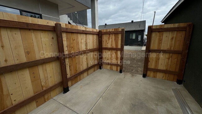 Building Photo - 2293 Termino Ave