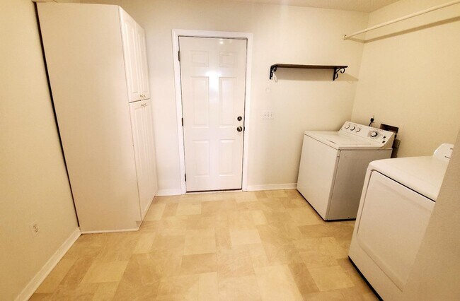 Building Photo - 5065 Copperfield Dr
