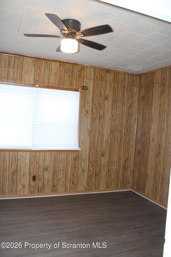 Building Photo - 715 Moosic St