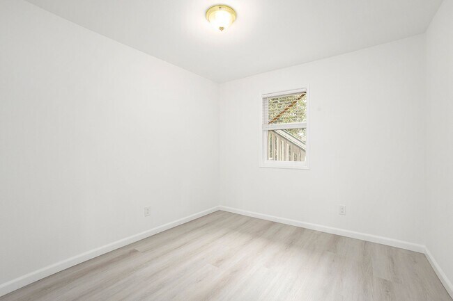 Building Photo - 1712 Stanton St - 2 bedroom | 1 bath | Low...