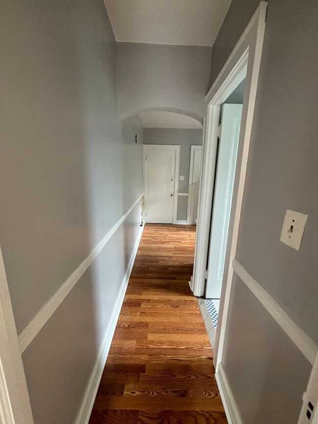 Building Photo - Charming One Bed Room in Grosse Pointe