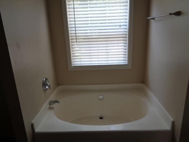 Building Photo - 404 Waverly Forest Ct