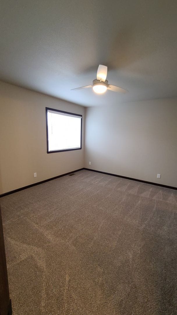 Building Photo - Modern 3 Bedroom Home with Garage & Fenced Yard for Rent!