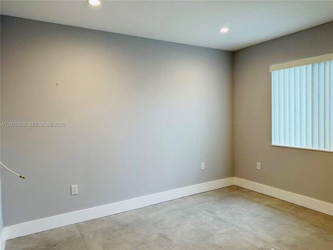 Building Photo - 1221 SW 76th Ct