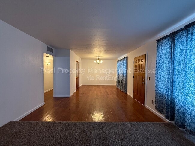 Building Photo - 2332 W Diana Ave