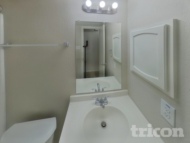 Building Photo - 133 Brockway Dr