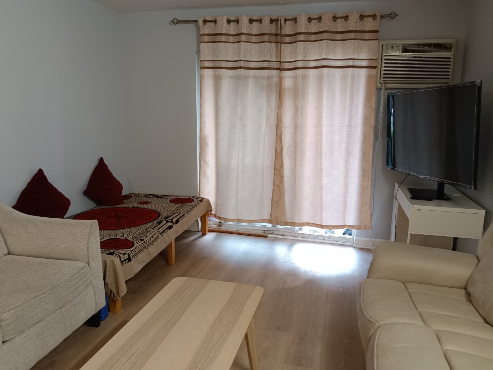 Building Photo - 1075 Knoll Ln