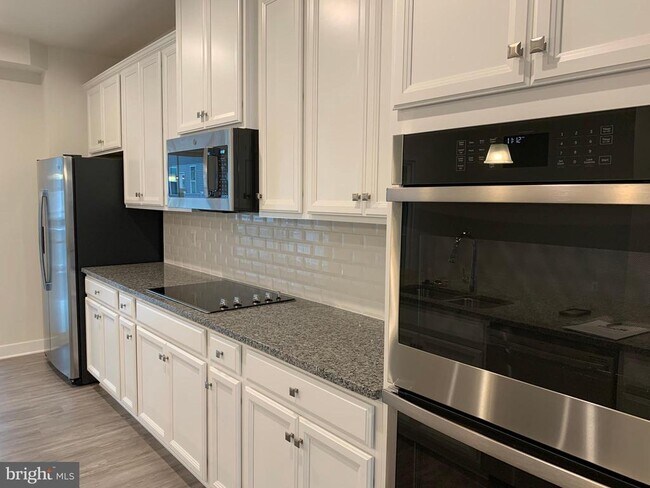 Building Photo - 11263 Dry Spring Dr
