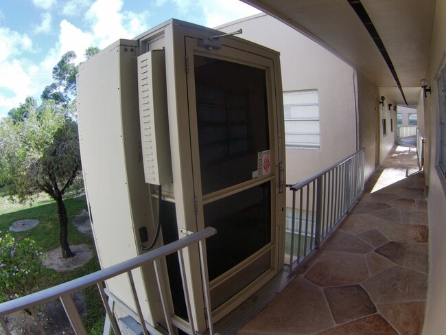 Building Photo - 319 Normandy G