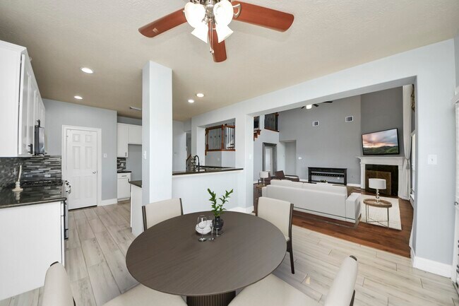 Building Photo - 8602 Briar Oaks Ln